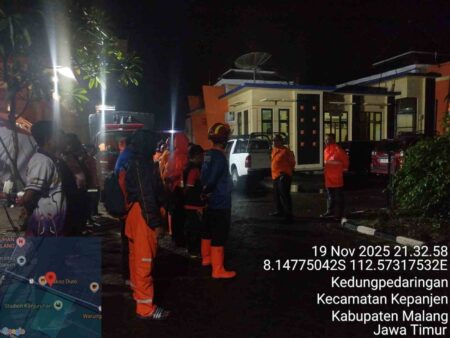 Semeru Erupsi Malam Ini, BPBD Malang Bergerak Kirim Tim dan Logistik Foto BeritaJatim.com