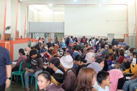 Ribuan Warga Kediri Terima BLT Kesra Rp900 Ribu Foto BeritaJatim.com