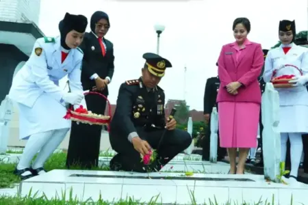 Upacara Ziarah Nasional di TMP Canda Bhirawa Pare Kediri, Peringati Hari Pahlawan 2025 dengan Khidmat Foto BeritaJatim.com
