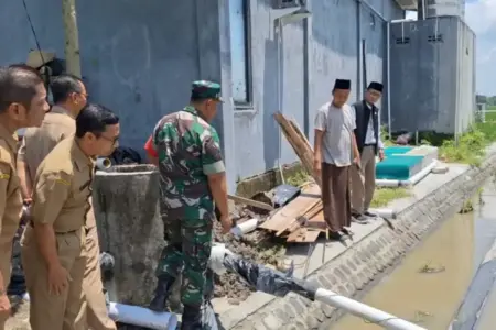 Air Sumur Petani di Ngawi Berbusa dan Berbau, Diduga Tercemar Limbah SPPG Foto BeritaJatim.com