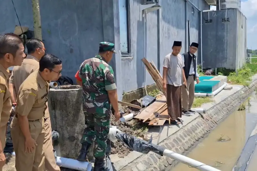 Air Sumur Petani di Ngawi Berbusa dan Berbau, Diduga Tercemar Limbah SPPG Foto BeritaJatim.com