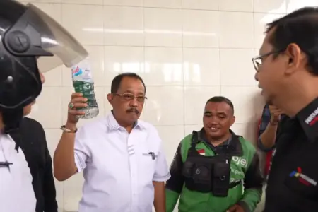 Konten Armuji Sidak SPBU Rajawali Tuai Pro-Kontra, Praktisi Hukum Surabaya Ingatkan Masalah Etik Foto BeritaJatim.com