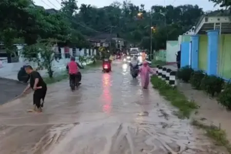 Desa Gondang Bojonegoro Kembali Dilanda Banjir Bandang, Warga Minta Sodetan Sungai Foto BeritaJatim.com