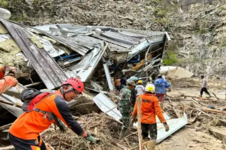 Tercatat 174 Meninggal Dunia, 79 Hilang Akibat Bencana Banjir di Aceh, Sumut serta Sumbar Foto BeritaJatim.com