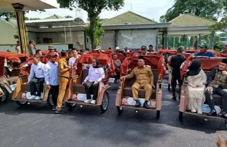 100 Tukang Becak di Jombang Dapat Bantuan Becak Listrik dari Presiden Prabowo Subianto Foto BeritaJatim.com
