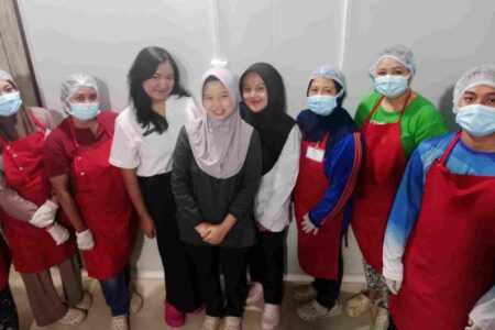 Anak Muda, Ibu Rumah Tangga, dan Dapur Besar MBG yang Tak Pernah Tidur di Badean 2 Foto BeritaJatim.com