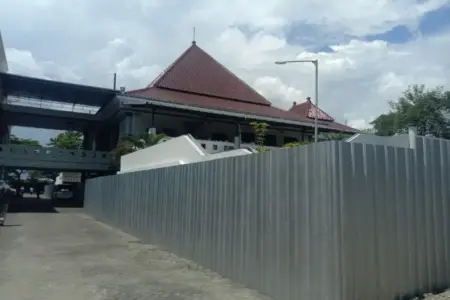 Perbaikan Gedung DPRD Blitar Usai Dibakar Massa Ditangani Pemerintah Pusat Foto BeritaJatim.com