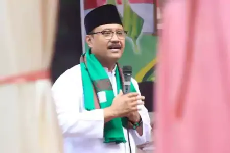 Mensos Gus Ipul Gandeng Zulfa Mustofa Salurkan Bantuan Aceh, Bendahara PBNU: Aneh, Jangan Bawa Simbol Konflik! Foto BeritaJatim.com
