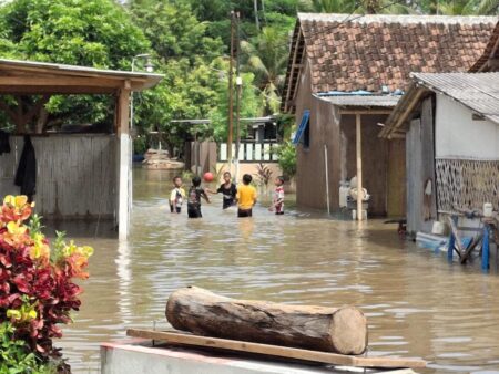 Dampak Bencana 8 Kecamatan di Lumajang: 1 Meninggal, 2 Lainnya Masih Dicari Foto BeritaJatim.com