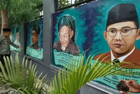 Mural Pahlawan Nasional di Polres Jombang: Menghidupkan Nilai Luhur Gus Dur dan Tokoh Bangsa Foto BeritaJatim.com