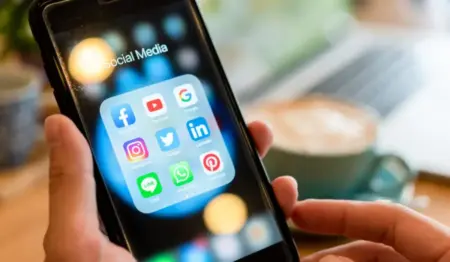 Tips Mengatur Waktu Main Media Sosial Agar Tidak Kebablasan Foto BeritaJatim.com