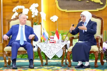 Bertemu Penasihat Presiden Federasi Rusia, Khofifah Bahas Kolaborasi Bidang Maritim dan Pendidikan Foto BeritaJatim.com