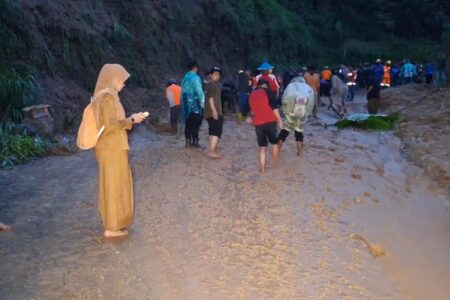 Magetan Diguyur Hujan Lebat dan Longsor: 1 Korban Meninggal Foto BeritaJatim.com