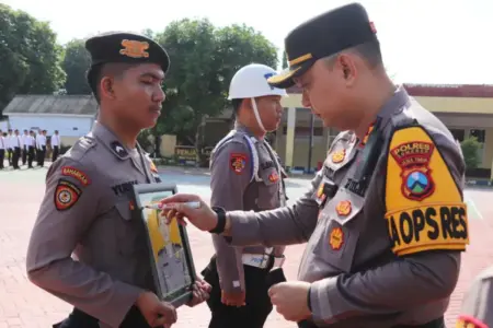 Pecat Polisi Pelanggar Etik, Kapolres Sumenep Ingatkan Pentingnya Jaga Marwah Polri Foto BeritaJatim.com