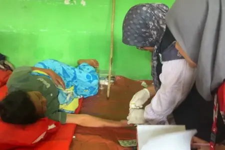 165 Warga Lumajang Jalani Perawatan Pascabencana Erupsi Awan Panas Semeru Foto BeritaJatim.com
