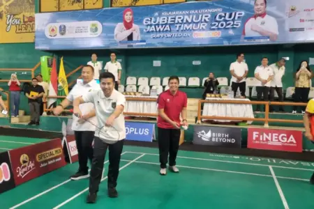 Kejuaraan Bulutangkis Piala Gubernur 2025 Dibuka, Atlet Jatim Berebut Poin Nasional Foto BeritaJatim.com
