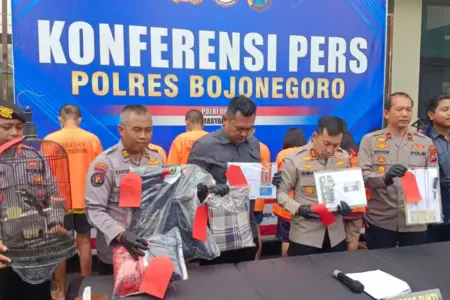 Polres Bojonegoro Ungkap 7 Kasus Pencurian Selama Operasi Sikat 2025, Amankan 8 Tersangka Foto BeritaJatim.com