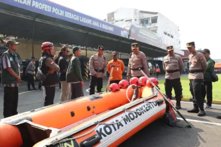 Polres Mojokerto Kota Gelar Apel Siaga Hadapi Potensi Bencana Hidrometeorologi Foto BeritaJatim.com