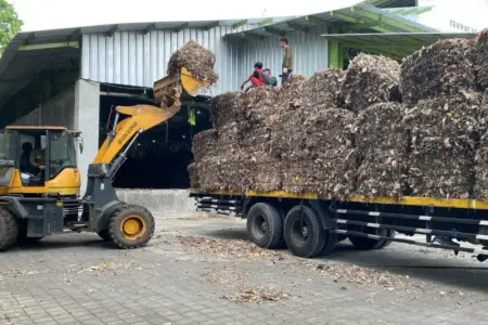Banyuwangi Sukses Ubah Sampah Plastik Jadi Bahan Bakar Industri RDF Foto BeritaJatim.com