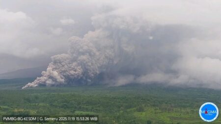 Imbas Erupsi Gunung Semeru, Akses Pendakian ke Ranu Kumbolo Ditutup Foto BeritaJatim.com