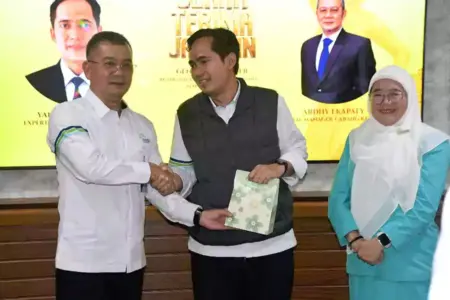 Resmi Pimpin ASDP Ketapang Banyuwangi, Ardhy Ekapaty Mulai Siapkan Strategi Kelancaran Penyebrangan Selama Nataru Foto BeritaJatim.com