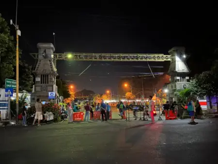 Bentuk Protes Kendaraan Shuttle, Paguyuban Pedagang Parkir Wisata Bonang Tutup Akses Keluar Masuk Foto BeritaJatim.com