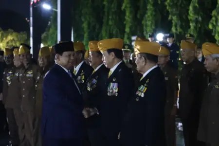 Prabowo di TMP Kalibata: Hari Pahlawan Bersumber dari Keberanian Rakyat Pertahankan Kemerdekaan Foto BeritaJatim.com