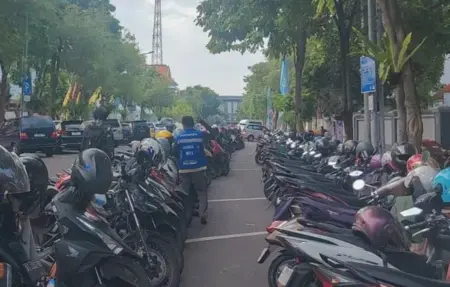 Parkir Digital Surabaya: Pemkot Libatkan 1.749 Jukir dan Pengawas Internal Foto BeritaJatim.com