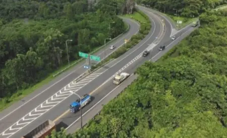 Arus Libur Nataru Meningkat, Lalu-lintas Ruas Tol Jombang–Mojokerto Naik Foto BeritaJatim.com
