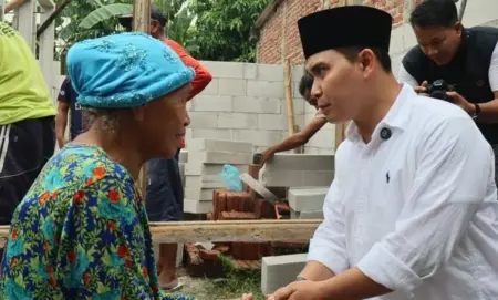 Pemkab Mojokerto dan Baznas Bedah Dua Rumah Warga Prasejahtera di Jetis Foto BeritaJatim.com