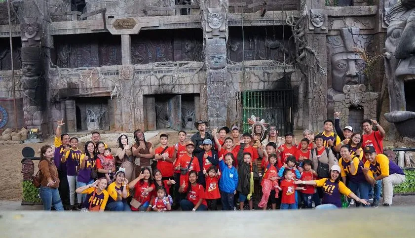 Premier Place Hotel Ajak Anak Panti Wisata Edukasi ke Taman Safari Foto BeritaJatim.com