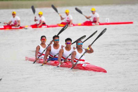 Tim Canoe Indonesia Raih Emas Dramatis di Mixed Kayak Four 500 Meter SEA Games 2025 Foto BeritaJatim.com