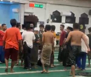 Orang Tak Dikenal Teriak ‘Kiamat’ Dalam Masjid Viral di Sampang Foto BeritaJatim.com