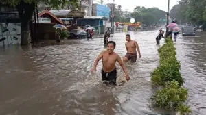 Hujan Deras, Kota Malang Dikepung Banjir Foto BeritaJatim.com