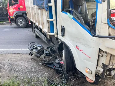 Dua Nyawa Melayang di Jalan Daendels Pantura Gresik Usai Ditabrak Truk Foto BeritaJatim.com