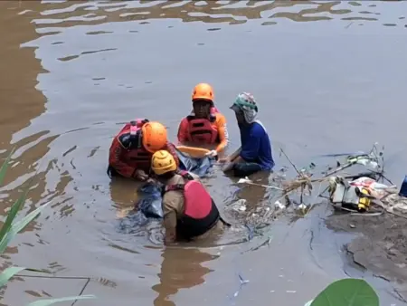 Cari Ikan di Bendung Beji Grati Pasuruan, Pria Sumberkledung Tewas Kesetrum Foto BeritaJatim.com