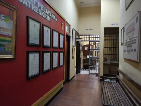 Kasus Mahar Cek Rp 3 Miliar, Mbah Tarman Resmi Jadi Tersangka Foto BeritaJatim.com