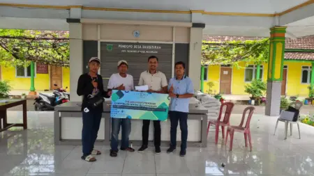 CSR Perusahaan Farmasi di Wonorejo Kucurkan Rp50 Juta untuk Pembangunan Desa Sambisirah Foto BeritaJatim.com