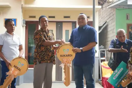 PTPN I Regional 5 Salurkan Bantuan TJSL Rp 207 Juta untuk Perbaikan Hunian dan Pendidikan di Jember Foto BeritaJatim.com
