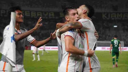 Tahan Imbang Persebaya, Pelatih Borneo FC Akan Evaluasi Ulang Foto BeritaJatim.com