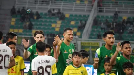 Lakukan Gol Bunuh Diri, Leo Lelis Minta Maaf Kepada Suporter Foto BeritaJatim.com
