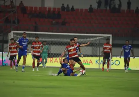 Kunci Sukses Persib Bantai Madura United 1-4 di Stadion Pemelingan Pamekasan Foto BeritaJatim.com