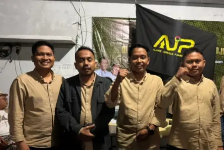 Aklamasi, M Khairul Umam Kembali Terpilih sebagai Ketua AJP 2025-2027 Foto BeritaJatim.com