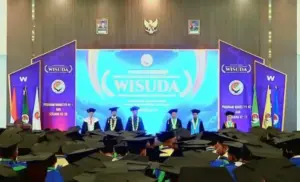 355 Mahasiswa IAI Al-Khairat Pamekasan Diwisuda, 16 Lulusan Magister Foto BeritaJatim.com