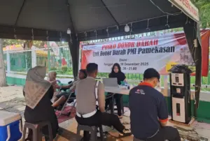 Pos Donor Darah Nataru 2025, PMI Pamekasan Kumpulkan 102 Kantong Darah Foto BeritaJatim.com