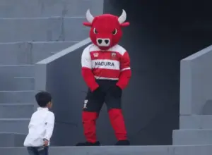Derby Suramadu; Laga Seru Tanpa Deru Foto BeritaJatim.com