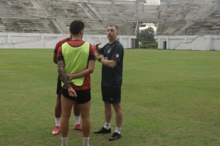 Ritme Baru Macan Putih, Marcos Reina Pimpin Latihan Perdana Persik Kediri di GDJ Foto BeritaJatim.com