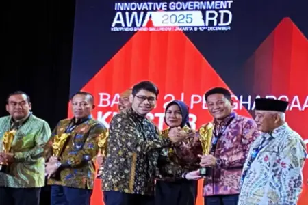 Inovasi Pelayanan Publik, Kemendagri Nobatkan Sidoarjo Sebagai Kabupaten Terinovatif 2025 Foto BeritaJatim.com