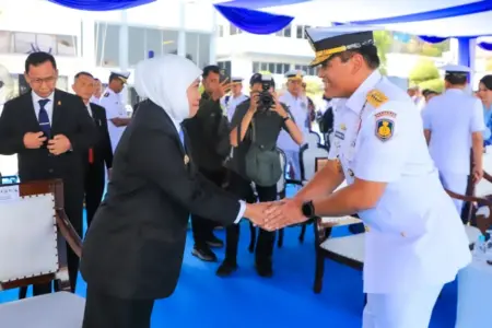Hari Armada RI ke-80, Khofifah Apresiasi TNI AL Dukung Ketahanan Pangan, Penanganan Bencana dan Misi Kemanusiaan Foto BeritaJatim.com