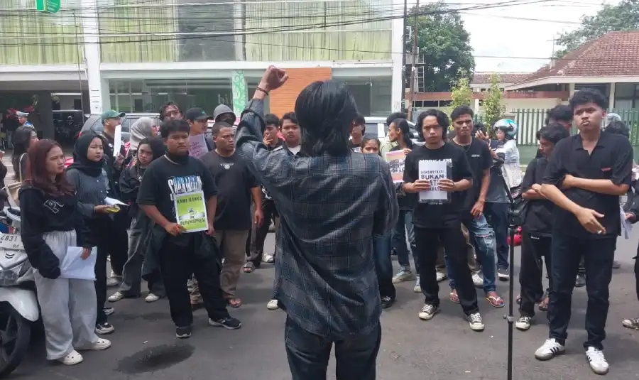 Tujuh Demonstran di Jember Dituntut Hukuman 4 Bulan Penjara Foto BeritaJatim.com